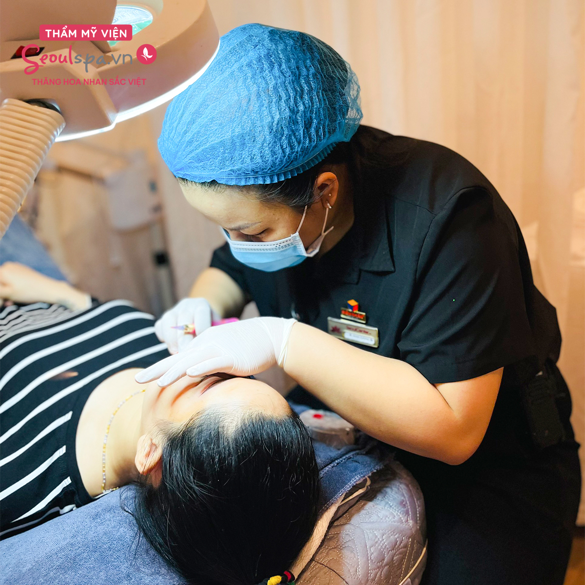 Hình ảnh spa gội đầu dưỡng sinh Cần Thơ phản ánh không gian thoải mái và tiện nghi, tạo điều kiện lý tưởng cho các liệu trình massage thư giãn Cần Thơ nhằm giảm stress và làm mới làn da.