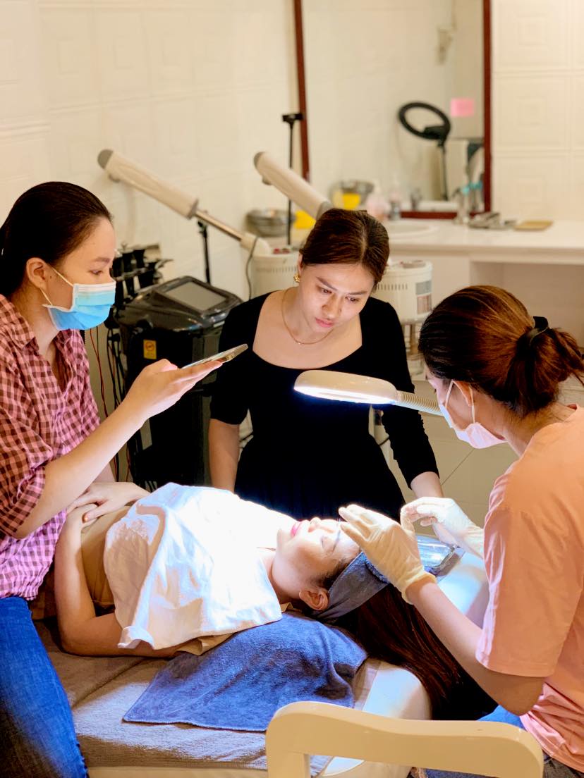 Liệu trình trị mụn Cần Thơ tiên tiến sử dụng công nghệ hiện đại giúp cải thiện da mụn một cách hiệu quả, trị mụn Cần Thơ.
