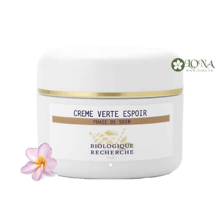 Crème đặc trị cho da kích ứng, được áp dụng trong quy trình trị da kích ứng tại Cần Thơ, kết hợp chăm sóc da chuyên sâu và phục hồi da tối ưu dưới sự giám sát của chuyên gia Lona, khẳng định hiệu quả trị da kích ứng cho người dùng tại Cần Thơ.