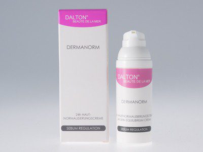 Kem dưỡng chuyên sâu Dalton Dermanorm 24h minh họa tiêu chuẩn Dalton Derma Balance trong việc duy trì sự cân bằng tự nhiên của da, bảo vệ và phục hồi làn da mẫn cảm một cách hiệu quả.