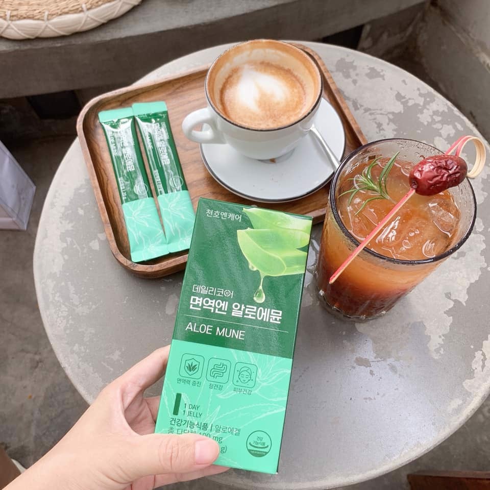 Hình ảnh Thach-Nha-Dam-Duong-Nhan-Chunho-Ncare-2 là minh chứng cho quy trình trị tàn nhang bằng nha đam giúp trị tàn nhang bằng nha đam đồng thời nuôi dưỡng làn da nhạy cảm.