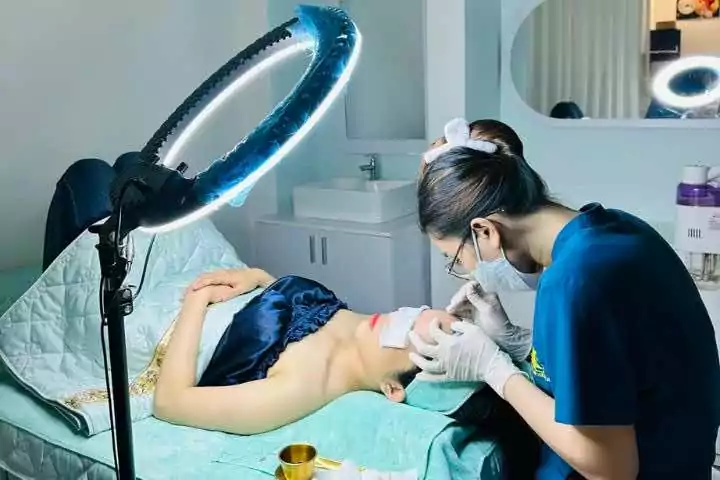 Viện Thẩm Mỹ Hương Kim với dịch vụ trị mụn Trà Vinh