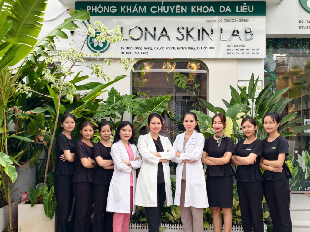 Ảnh minh họa đội ngũ phòng khám da liễu Vị Thanh, nơi bác sĩ da liễu ở Vị Thanh và bác sĩ da liễu Vị Thanh chuyên nghiệp cùng các chuyên gia da liễu Vị Thanh tận tâm khám da liễu Vị Thanh và điều trị da liễu Vị Thanh.