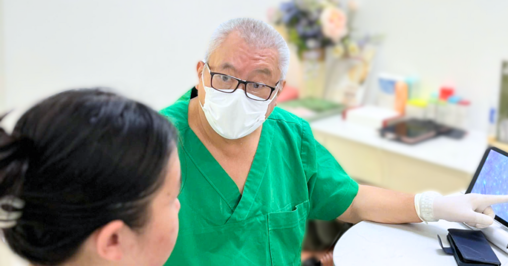 Ảnh này ghi nhận bác sĩ da liễu Vị Thanh tư vấn tận tâm trong phòng khám da liễu Vị Thanh, với sự tham gia của bác sĩ da liễu ở Vị Thanh và chuyên gia da liễu Vị Thanh, giúp khám da liễu Vị Thanh và điều trị da liễu Vị Thanh đạt chuẩn.