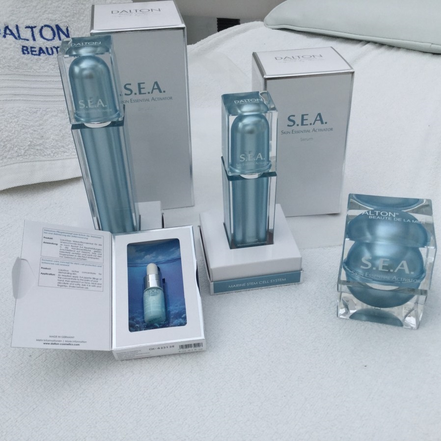 Bộ mỹ phẩm tế bào gốc Dalton hỗ trợ làm đẹp, tái tạo cấu trúc da và giảm nếp nhăn hiệu quả.
