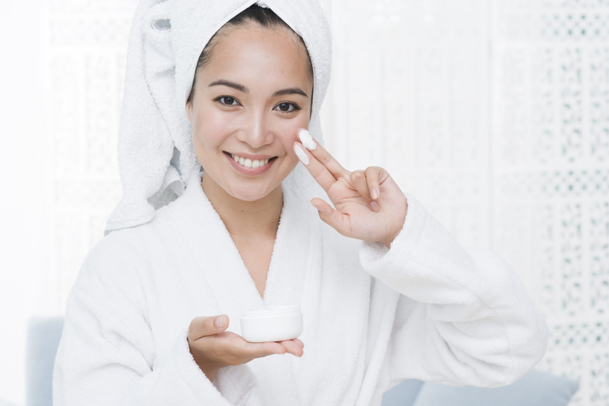 Đây là hình ảnh của mỹ phẩm dưỡng trắng da với công thức tiên tiến giúp dưỡng da và chăm sóc da an toàn, mang đến hiệu quả tối ưu trong việc làm đẹp da.