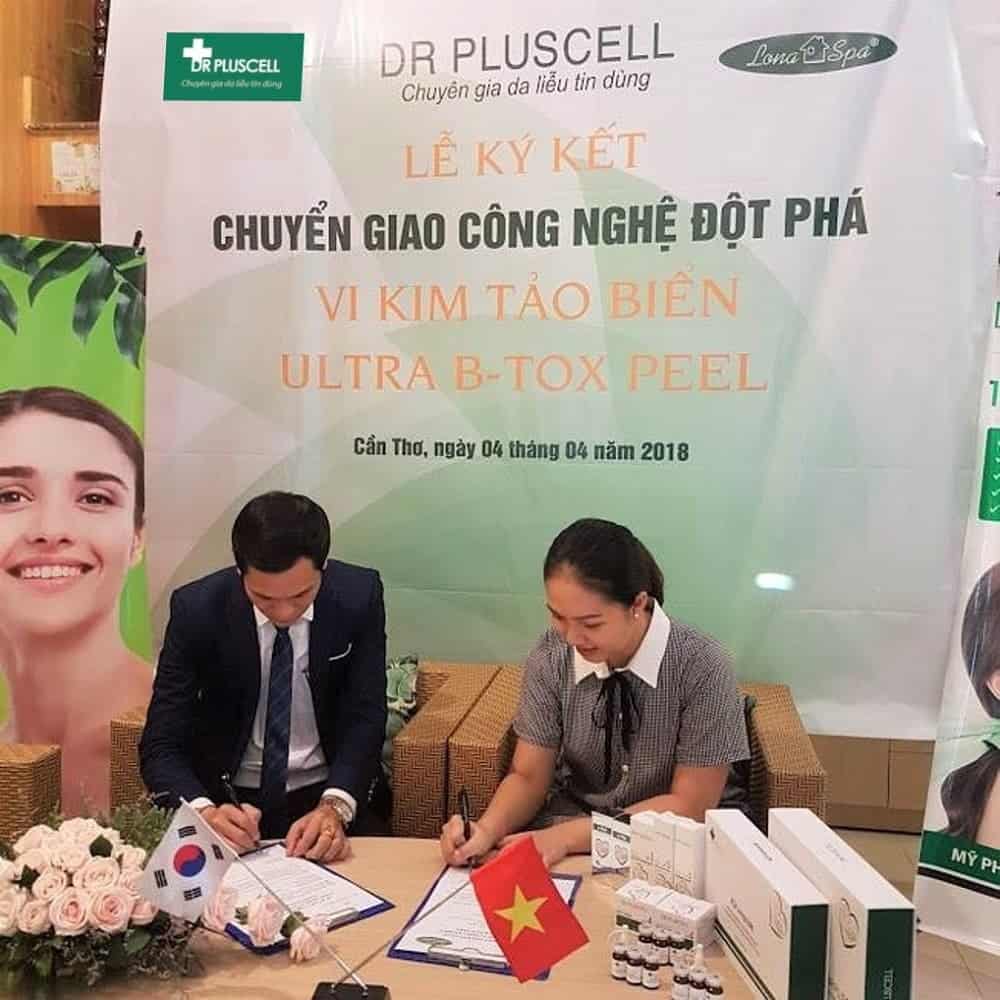 Hình ảnh này thể hiện không gian của một spa Trà Vinh uy tín, nơi công nghệ làm đẹp tiên tiến kết hợp với môi trường chăm sóc da an toàn và hiệu quả.
