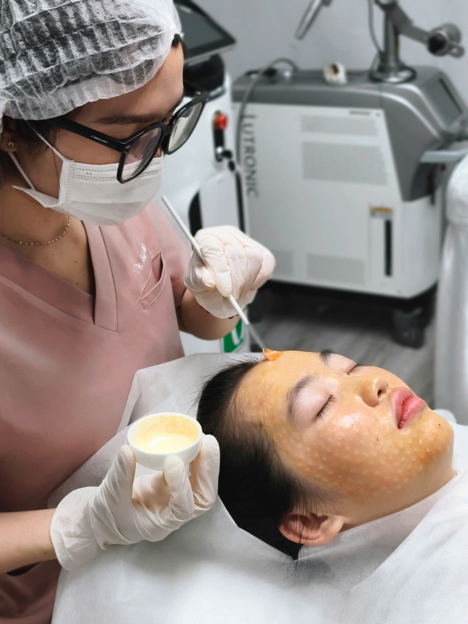 Triển khai công nghệ peel trắng da an toàn trong quy trình chăm sóc da đảm bảo rằng kết quả làn da luôn được duy trì ở trạng thái trắng da an toàn và khỏe mạnh.