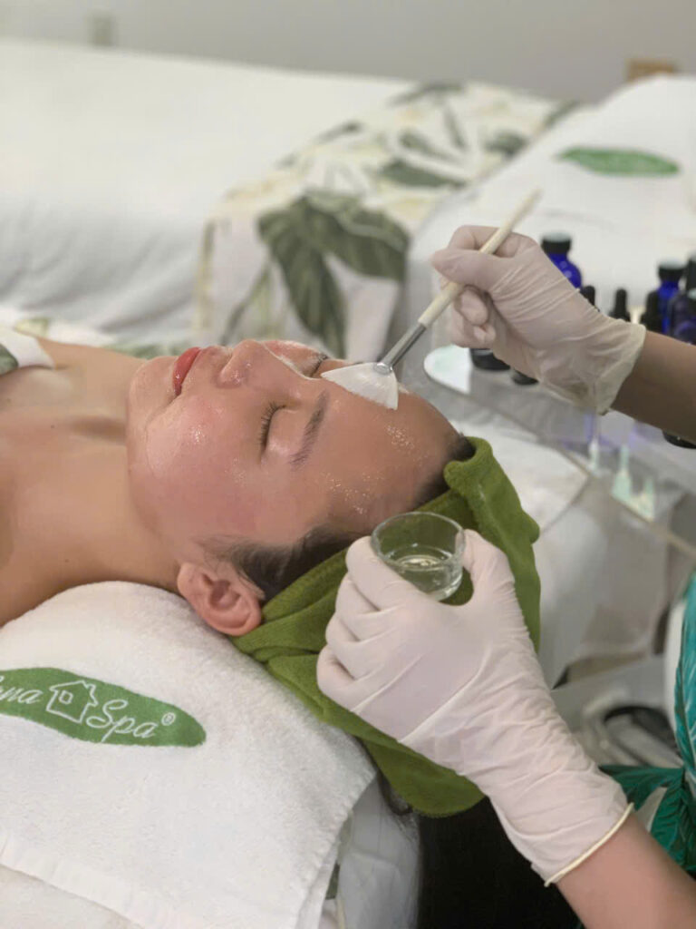 Trải nghiệm peel trắng da an toàn đem lại hiệu quả nhanh chóng trong việc làm sáng và nuôi dưỡng trắng da an toàn cho làn da mỏng manh.