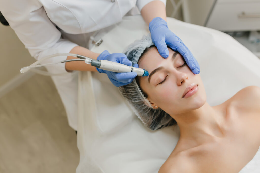 Sự kết hợp giữa phi kim tảo xoắn tại Cần Thơ và cấy tảo xoắn Cần Thơ, với chỉ đạo chi tiết của chuyên gia Lona, đã định hình chuẩn mực làm đẹp da Cần Thơ và nâng tầm danh tiếng của spa uy tín Cần Thơ.