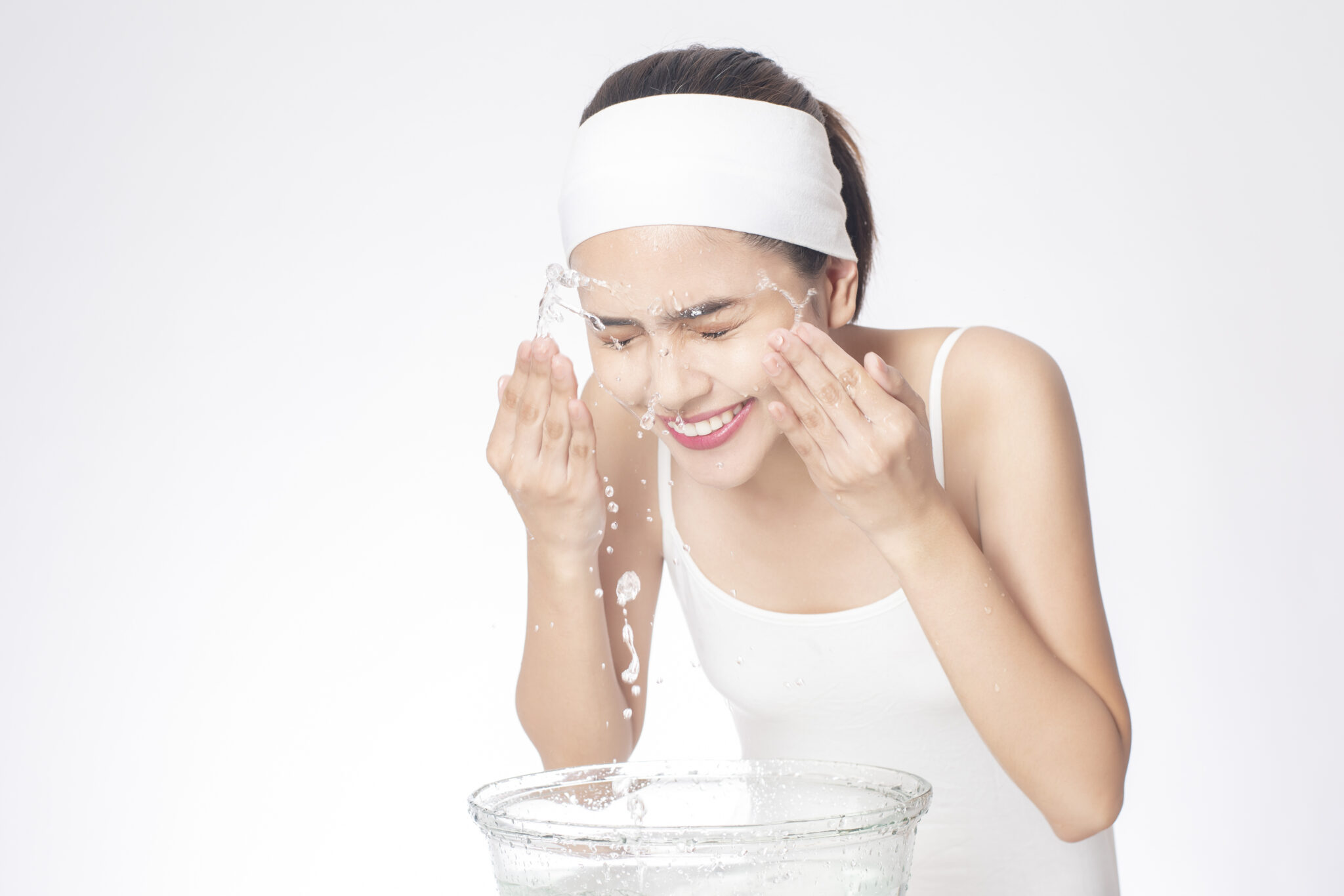 Sản phẩm mỹ phẩm dưỡng trắng da hiện đại kết hợp tỷ lệ dưỡng da đặc biệt và phương pháp chăm sóc da an toàn, mang lại làn da sáng mịn tự nhiên.