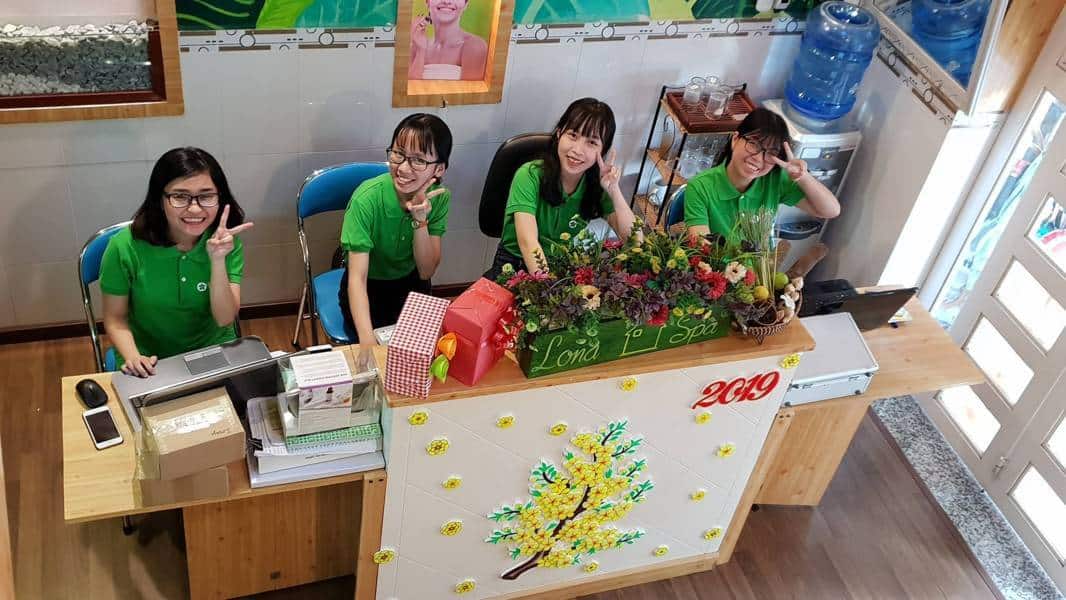 Ảnh minh họa cho cam kết về mỹ phẩm chính hãng của shop mỹ phẩm online uy tín, thể hiện sự chuyên nghiệp của các shop bán mỹ phẩm online uy tín và vị thế của địa chỉ mỹ phẩm uy tín, góp phần quảng bá mỹ phẩm xách tay cần thơ trên thị trường.